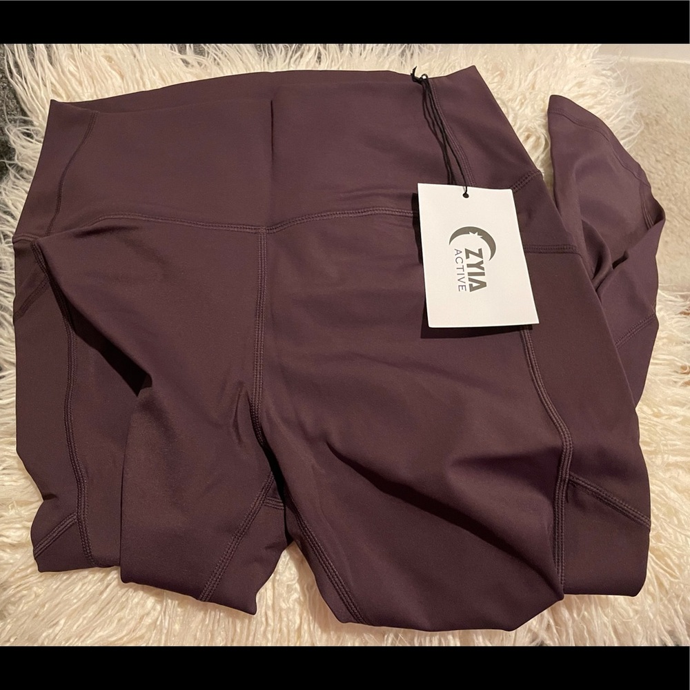 Zyia Active Wine pocket brilliant hi-rise capri